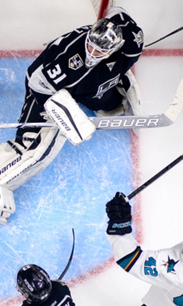 Burns, Pavelski lead Sharks past rival LA Kings, 3-2 (Jan 18, 2017)